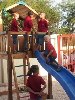 Week #02 4 schoolplein Klein College Curacao