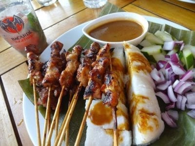 Dit weekend op Curaçao: van Film Festival tot TEDx tot Puppies Knuffelen 8 Dit weekend op Curaçao: Saté Je Mee?