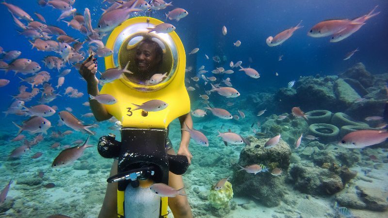 Aquafari onderwaterscooter 8 aquafari curacao vissen voeren 800x450 1