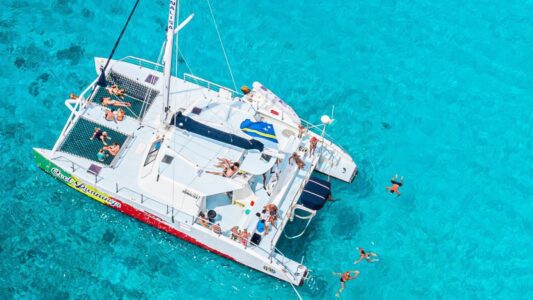 Excursie 26 Klein Curacao catamaran Irie Tours