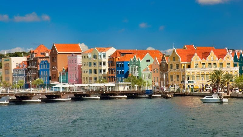 Bus tour | Ontdek Willemstad 5 handelskade pontjesbrug curacao 800x450 1