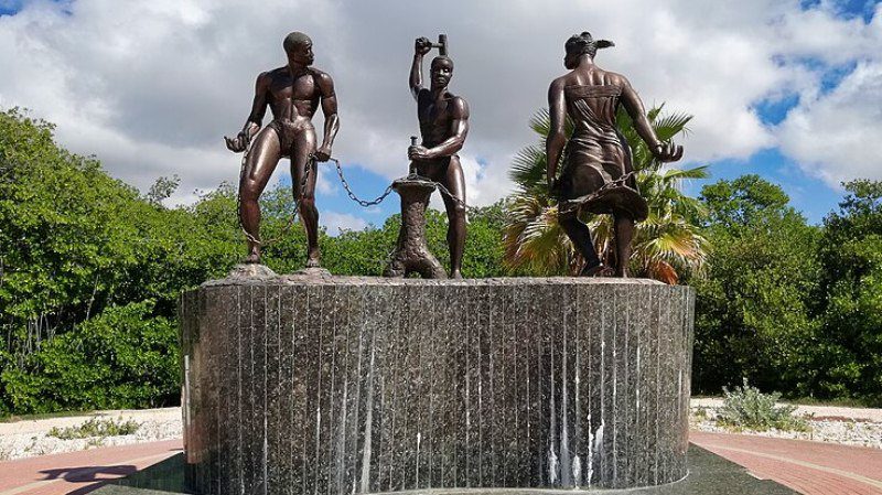 Bus tour | Ontdek Willemstad 8 parke lucha pa libertad curacao 800x450 1