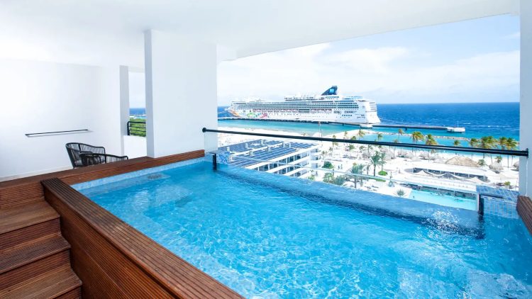 Corendon Mangrove Beach Resort 5 prive zwembad corendon mangrove beach resort curacao 750x422 1