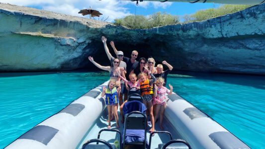 Excursie 19 Powerboat Curacao Blue Room