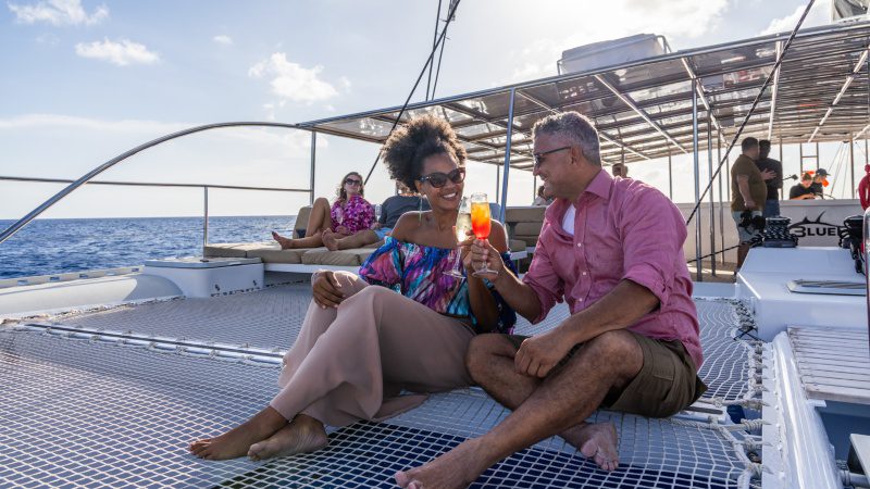 Sunset Sailing Cruise - Grote catamaran 18 Sunset catamaran open bar 800x450 1