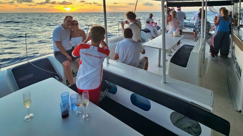 Cruzeiro à vela ao pôr do sol - Catamarã grande 7 bluefinn sunset curacao fotomoment 800x450 1