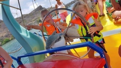 hakunamatata-familia-boattrips-niños-400x225 paseo en barco niños toda la familia