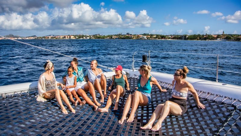 Westkust Cruise - Catamaran 5 Westcoast BlueFinn Catamaran Curacao hangnetten 800x450 1