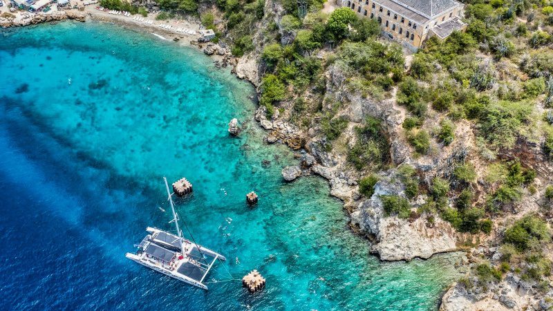 3-in-1 Snorkeltrip Catamaran 6 snorkel catamaran tugboat quarantainehuis 800x450 1