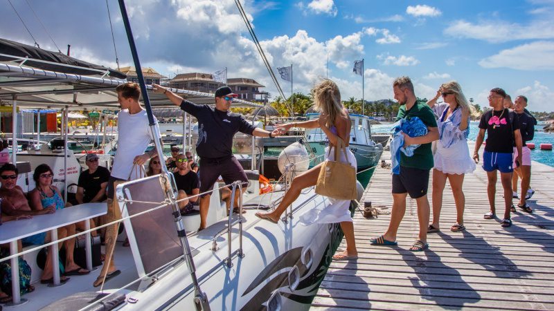 3-in-1 Snorkeltrip Catamaran 4 snorkel trip curacao catamaran welcome 800x450 1