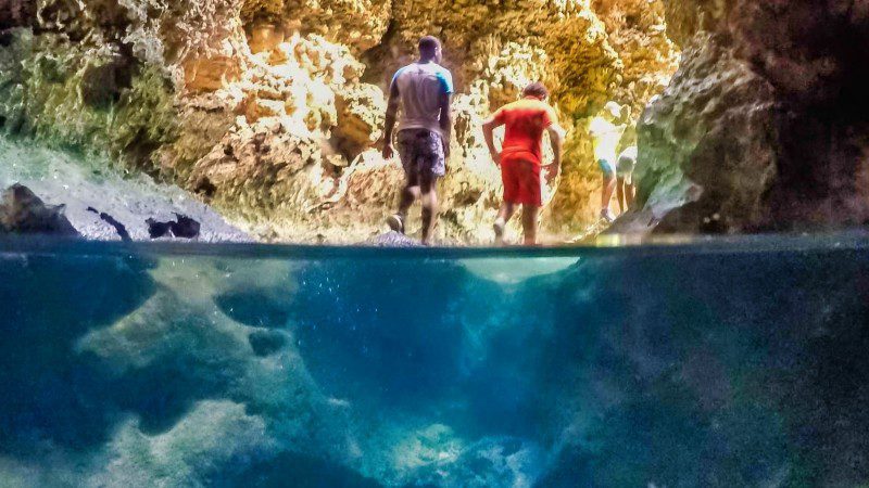 Privétour met terreinwagen 'Surprise Me' 5 grot curacao prive tour 800x450 1