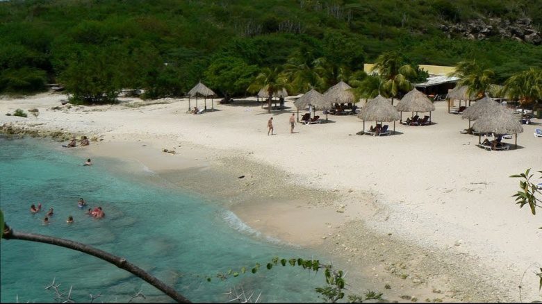 The 5 best beaches on Curacao for families 8 Daaibooi beach curacao
