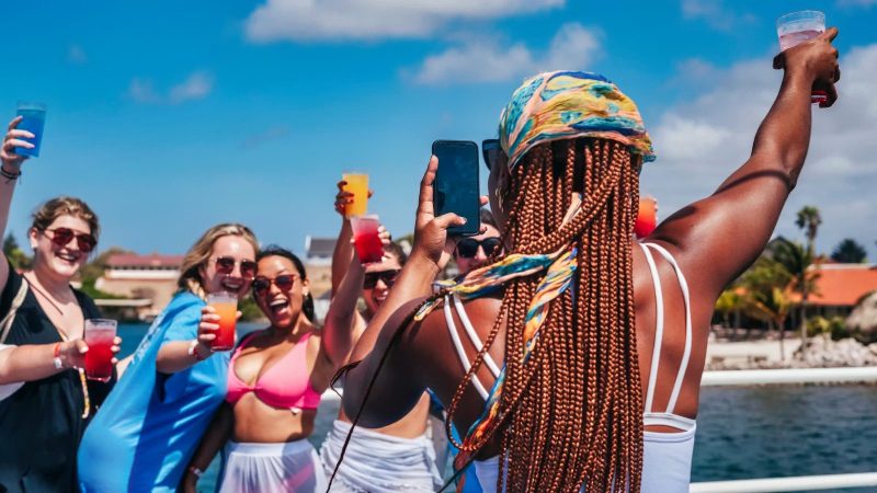 Half Day - Snorkel & Lunch 17 Half day snorkel and lunch girls 800x450 1