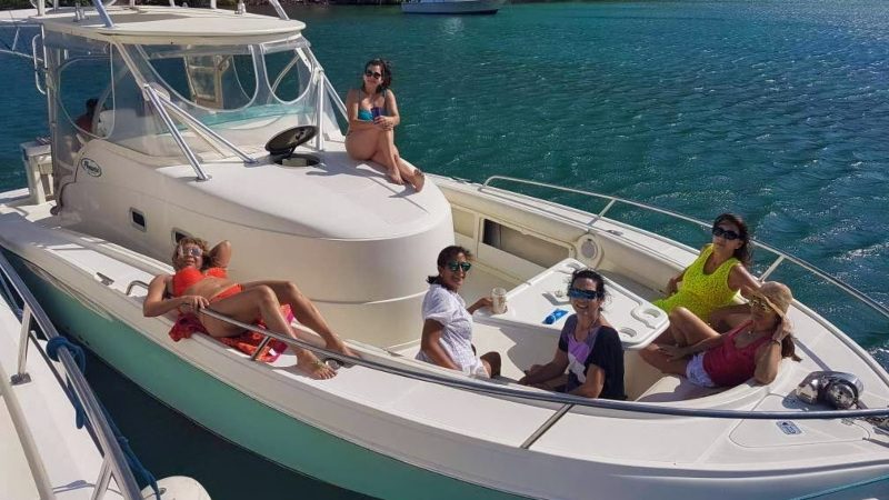 Privé boot Curacao 15 comfortabele boot prive trip curacao 800x450 1