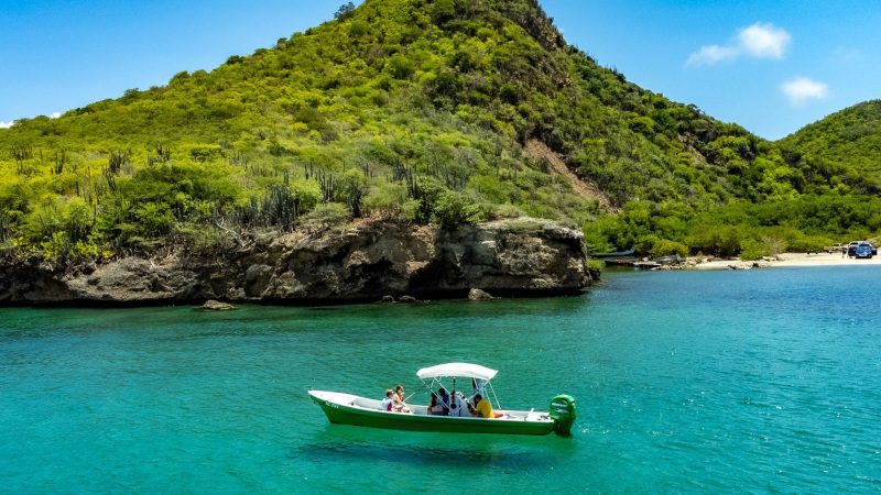 Privé boot Curacao 19 groene boot prive curacao westkust 800x450 1