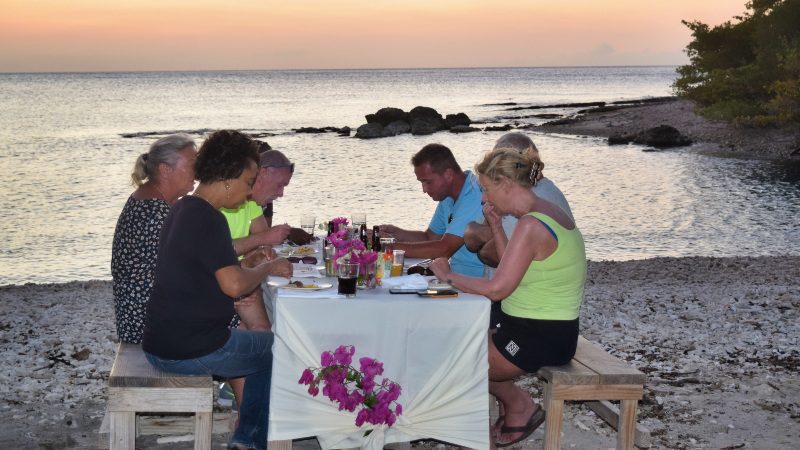 Privé boot Curacao 20 prive trip bbq strand 800x450 1