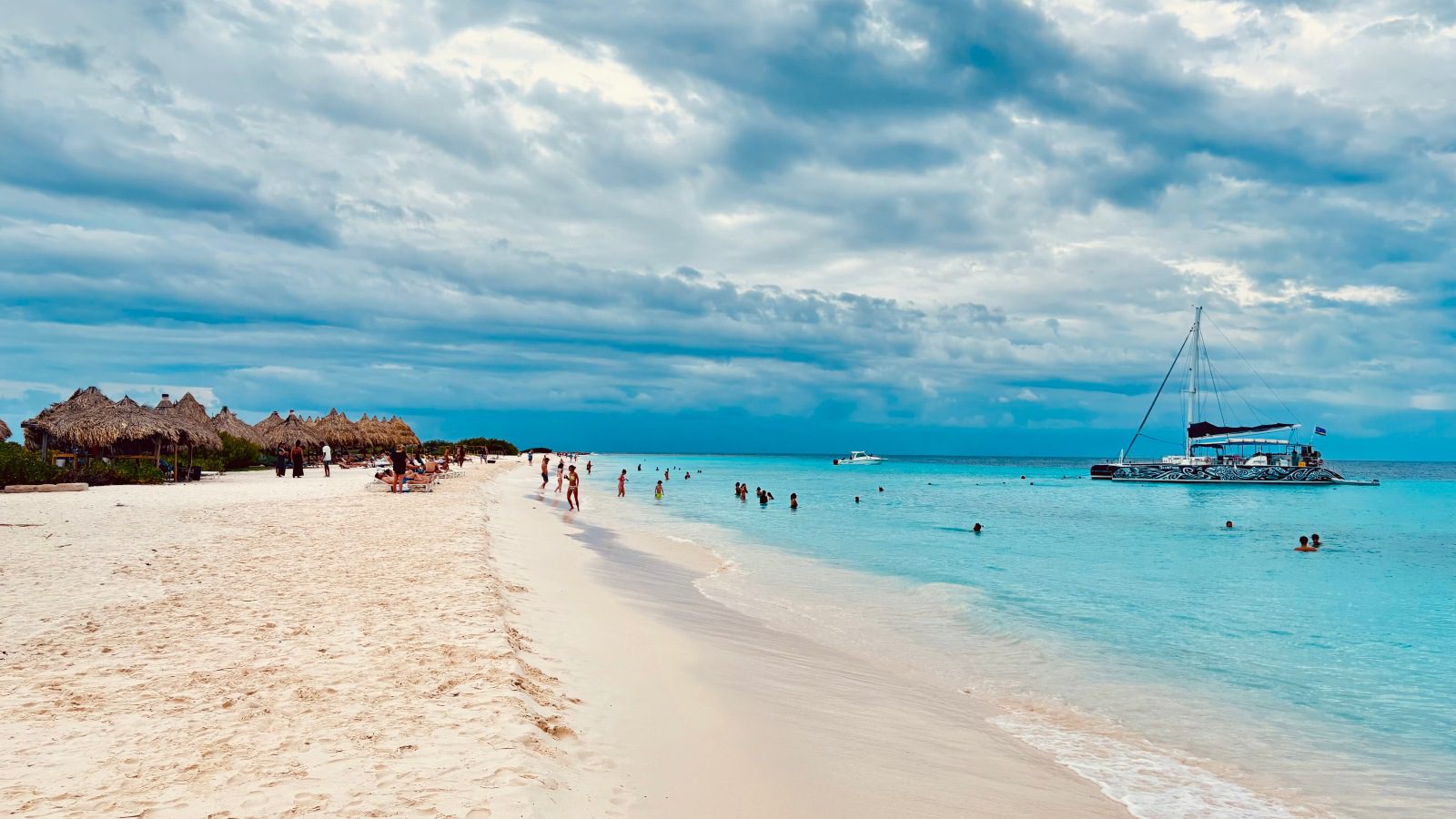 BlueFinn Klein Curaçao catamaran
