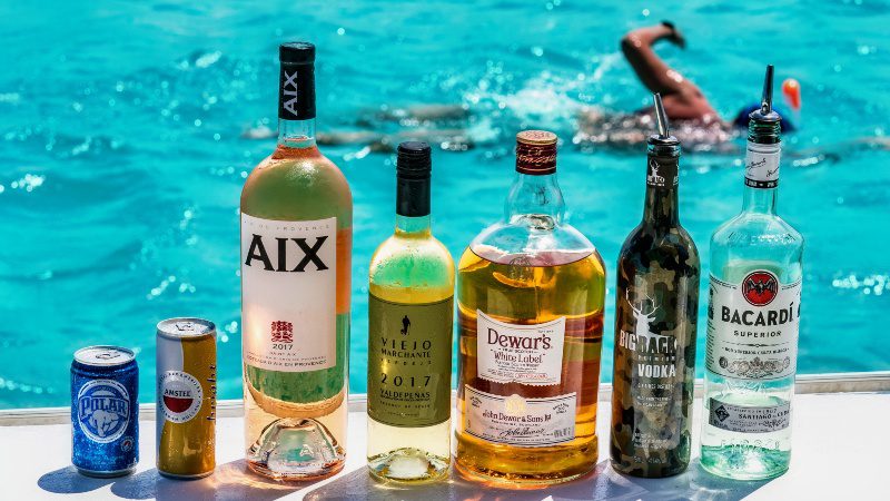 Klein Curacao | BlueFinn Charters 6 Klein Curacao BlueFinn catamaran Premium Open Bar alcohol 800x450 1