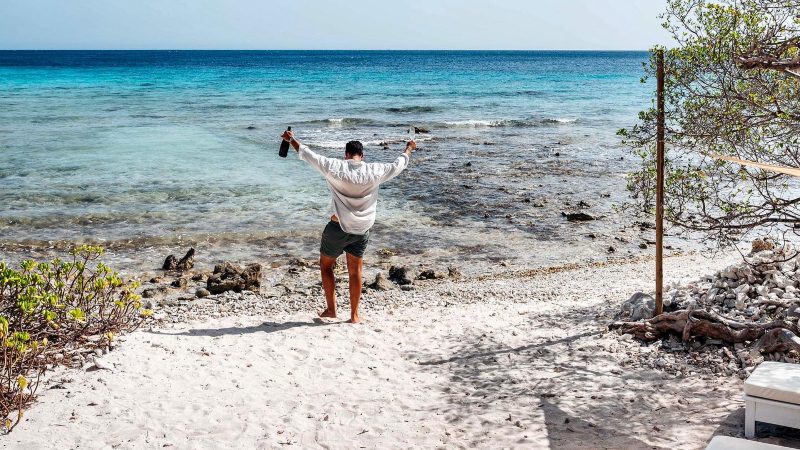 Privéstrand & Picknick 15 private beach Curacao happy proposal 800x450 1