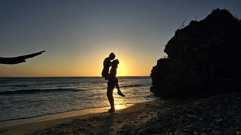 Privéstrand & Picknick 17 private beach romantic sunset 800x450 1