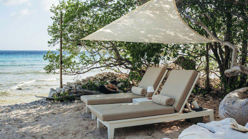 Privéstrand & Picknick 8 privestrand ligbedden 800x450 1