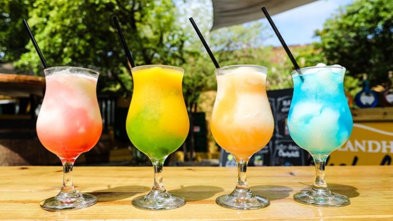 Voordelige uitstapjes op Curacao 22 chobolobo blue curacao cocktails frozen 800x450 1