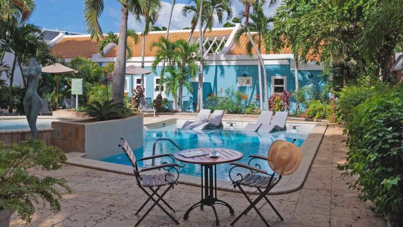 Adults Only op Curacao 3 Kura Botanica hotel Curacao poolside