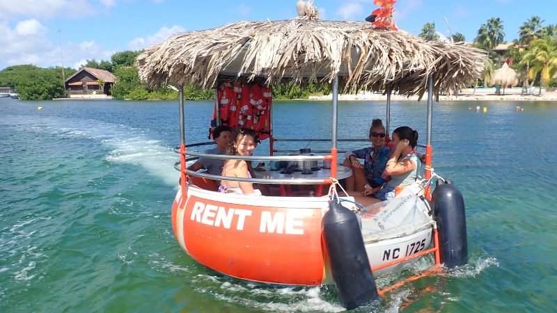 Ronde BBQ bootjes (Tiki boats) 7 Tiki Small Curacao 800x450 1