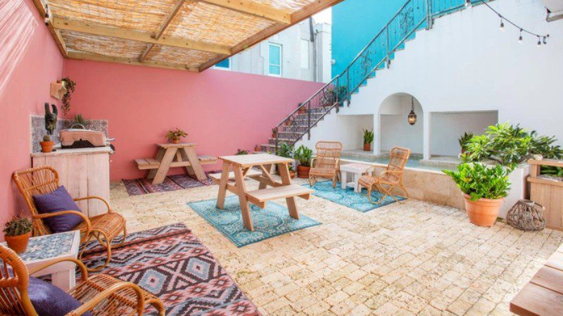 Boutique Hotel op Curaçao 35 boho bohemian pietermaai curacao boutique binnenplaats 800x450 1