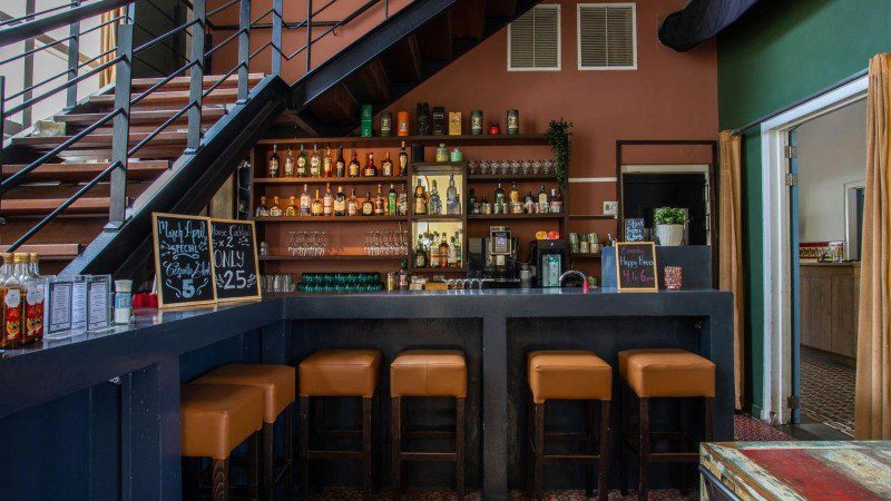 Boutique Hotel op Curaçao 23 boutique hotel klooster curacao bar 800x450 1