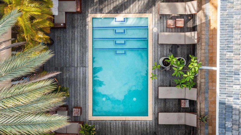 Boutique Hotel op Curaçao 24 klooster curacao boutique hotel binnentuin zwembad 800x450 1