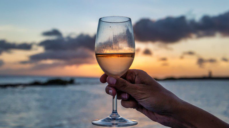 Sunset Trip - Moderne catamaran 11 Sunset trip curacao open bar wine 800x450 1