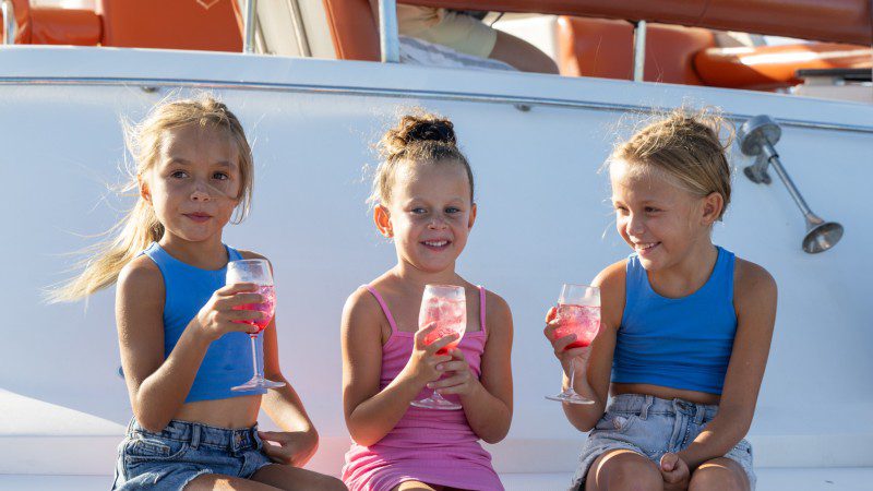 Sunset Trip - Moderne catamaran 5 curacao sunset trip kinderen 800x450 1