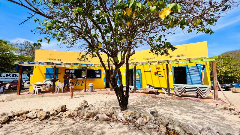 Playas: Daaibooi 6 Daaibooi beach snackbar Kees 800x450 1