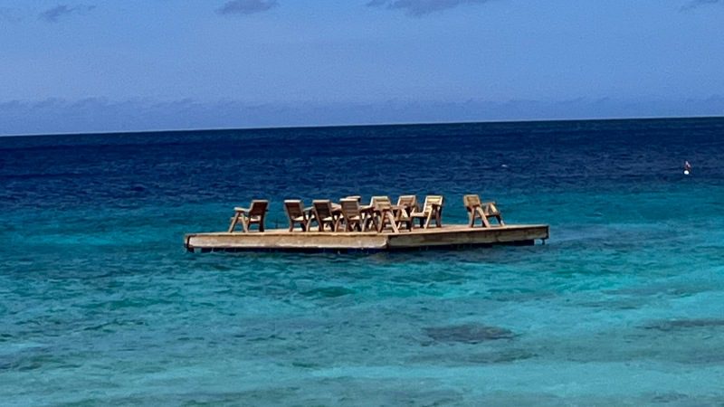 Stranden: Playa Kalki 7 playa kalki curacao houten vlot 800x450 1