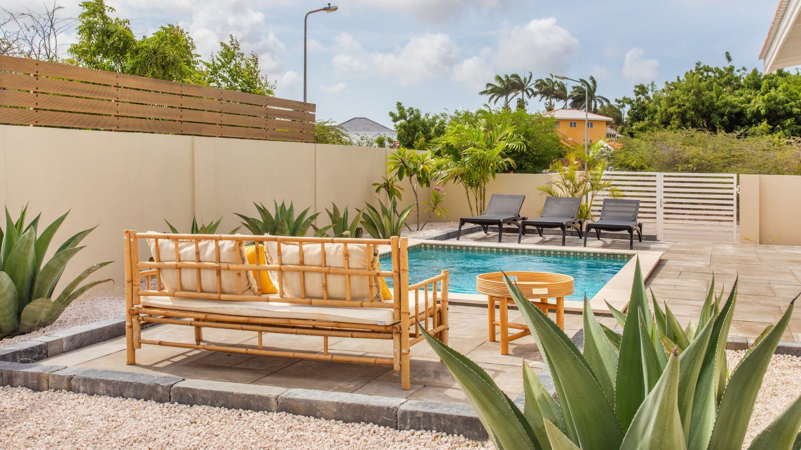 Vakantievilla in Jan Thiel 20 Jan Thiel villa 6 personen zwembad met zitjes