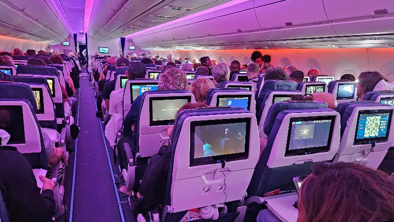 Vliegen met Corendon 10 corendon Airbus A350 900 naar Curacao cabine 800x450 1