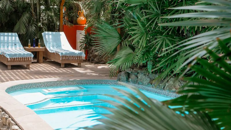 By June Curacao 4 Kas di Laman zwembad Curacao (By June)