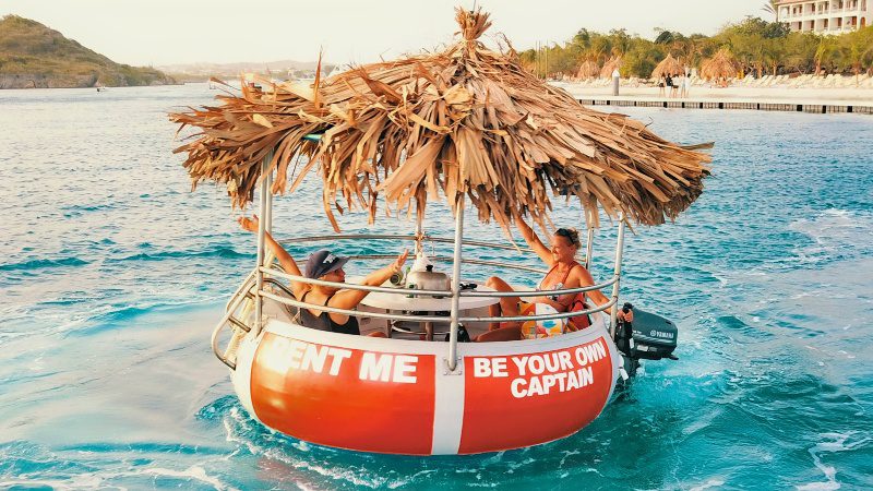 Boottrips op Curacao 4 tiki boats ronde bbq bootje