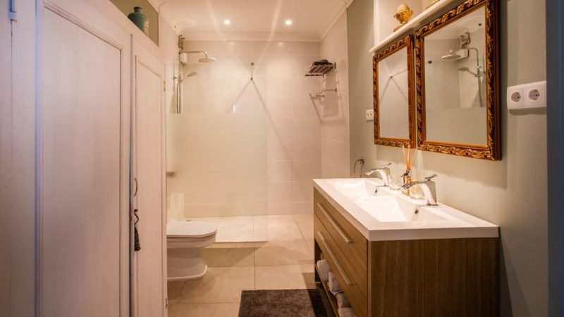 Wonen in een Curacaos landhuis 9 huize batavia curacao badkamer 800x450 1