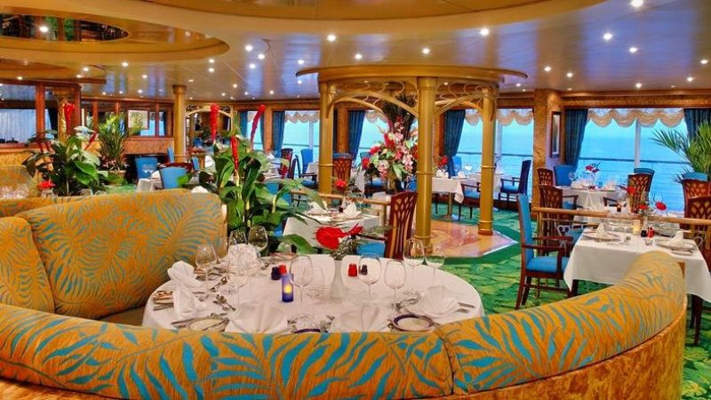 Curacao per cruise 7 norwegian sky dinner 800x450 1