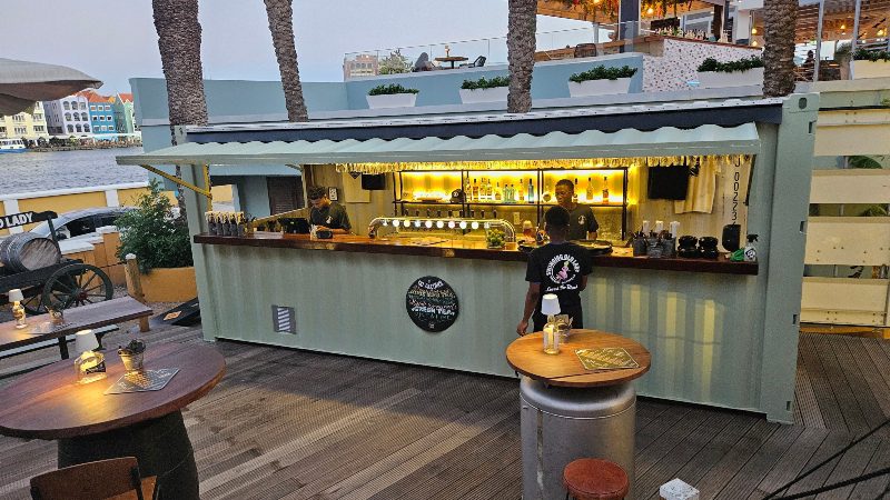 Bierproeverij lokale brouwerij 5 buitenbar swinging old lady annabaai bier brouwerij 800x450 1