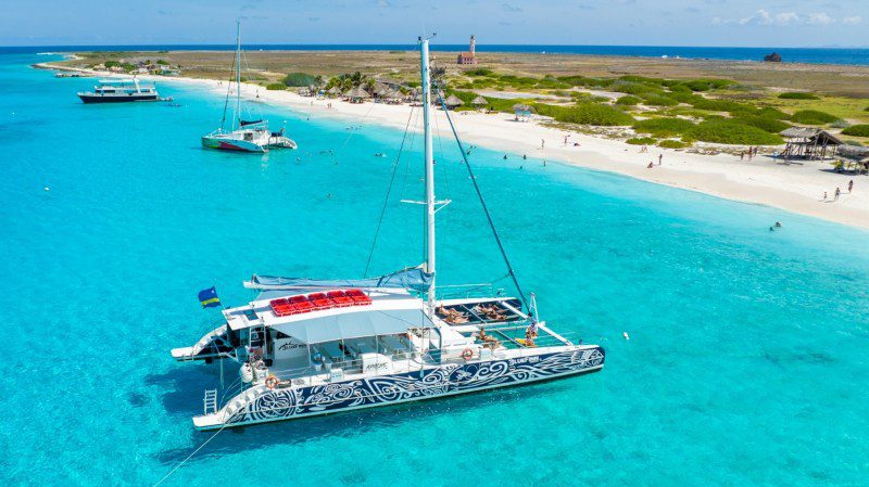 Klein Curacao & Aquafari 4 klein curacao bluefinn catamaran 800x450 1