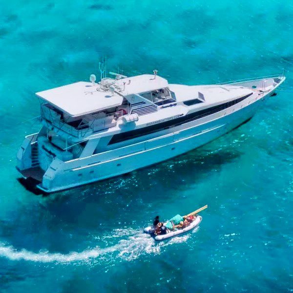 Klein Curacao beach house 3 Klein Curacao Miss Ann motorjacht beachhouse