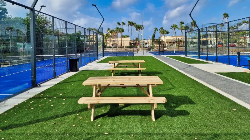 Padel op Curacao 6 Padel X Curacao picknicktafels 800x450 1