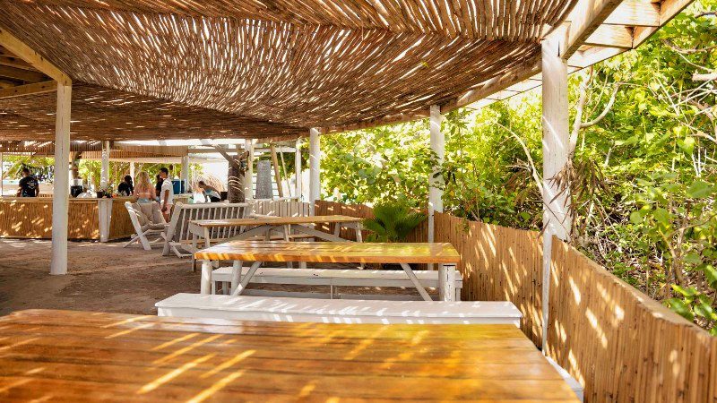 Klein Curacao | Miss Ann 12 Miss Ann Klein Curacao beachhouse dining area 800x450 1
