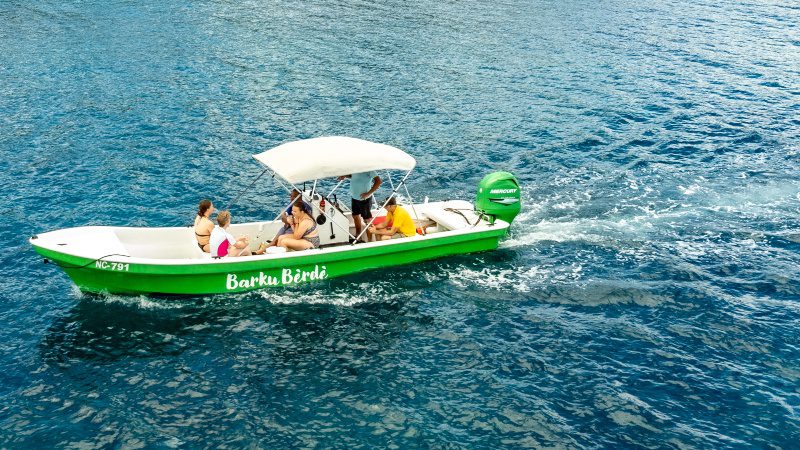 Blue Room boottrip 5 blue room boottrip barku berde 800x450 1