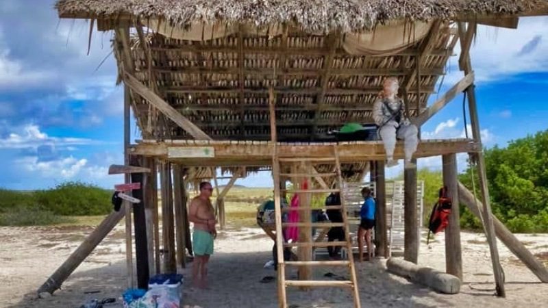 Klein Curacao | Powerboat 8 klein curacao beach hut powerboat 800x450 1