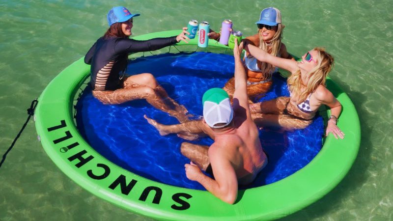 Sunchill floaty huren 9 curacao sunchill huren floaty fest 800x450 1
