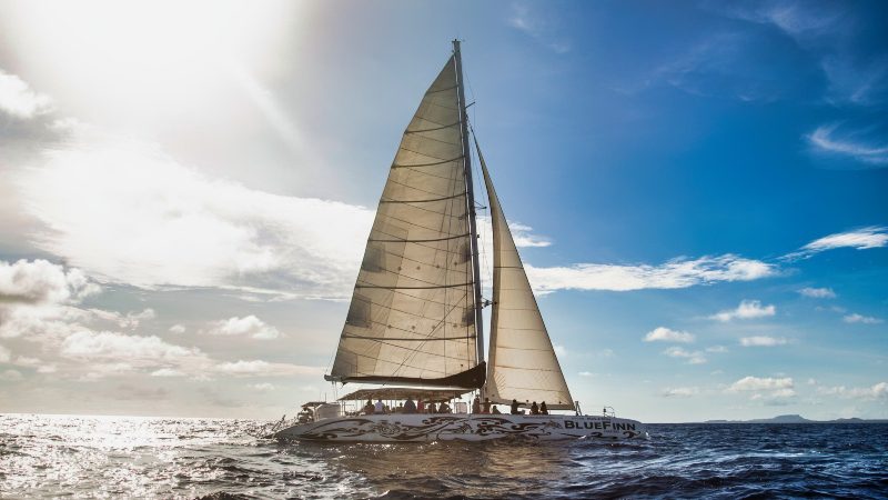 Romantische uitstapjes 8 Sunset Curacao romantisch catamaran